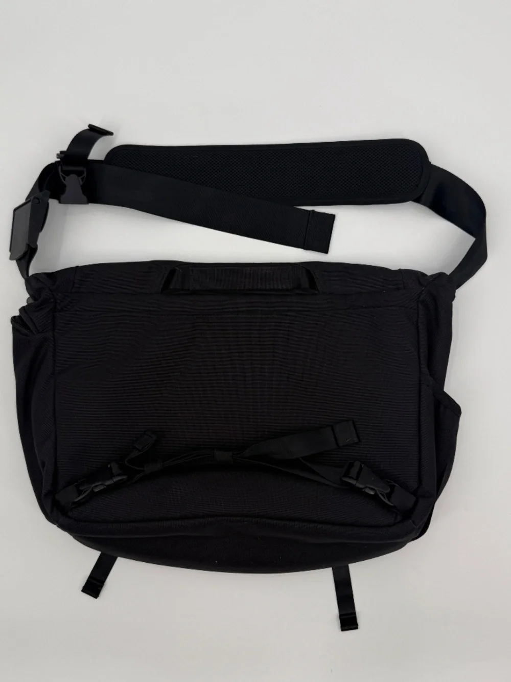 Patagonia Critical Mass Messenger Bag Black Laptop Crossbody Travel Shoulder